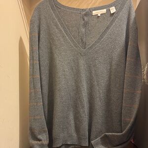 Inhabit V-Neck Sweater in Soft Gray